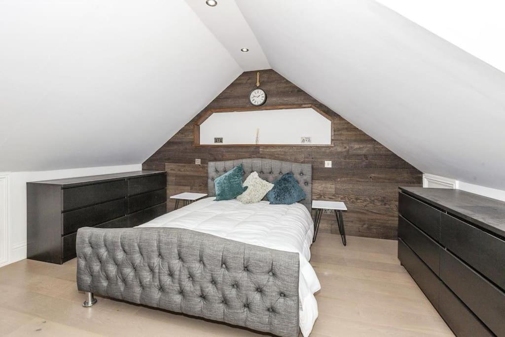 Lovely 2-Bed In Windsor Free Parking, 1 Mile From Legoland ภายนอก รูปภาพ